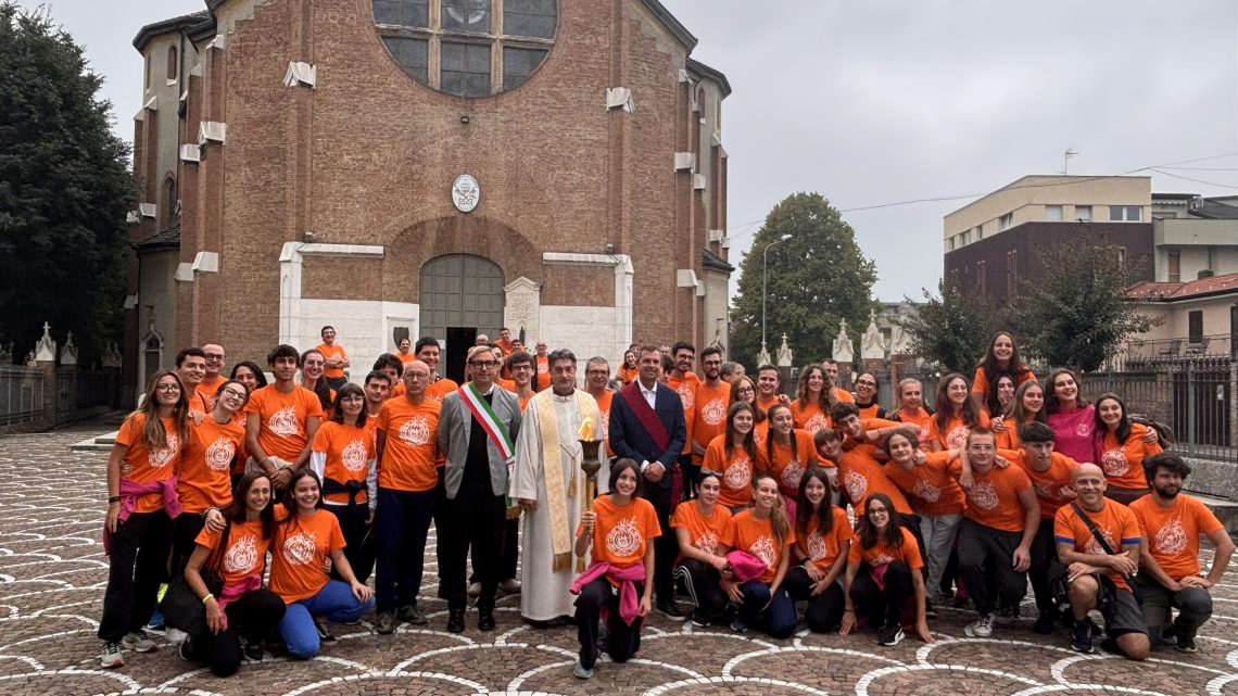 UNA FIACCOLA DA TORTONA A SEREGNO: SEGNO DI TRASMISSIONE DEI VALORI UMANI E CRISTIANI da