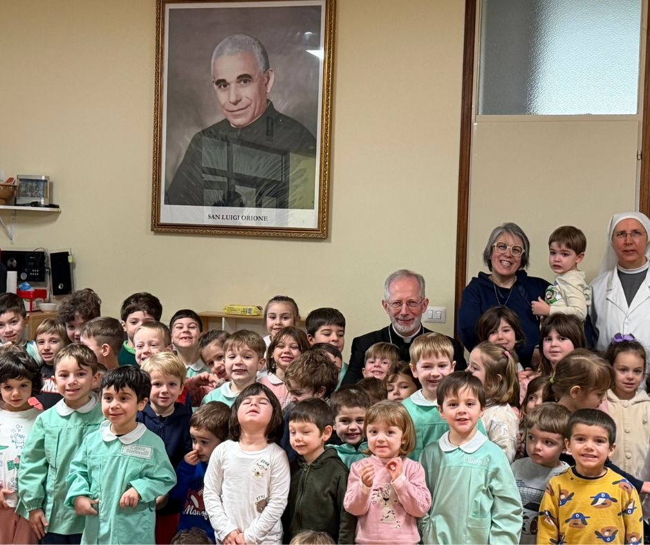 Mons. Marini incontra i bambini del Sacro Cuore di Tortona all’inizio della Quaresima.