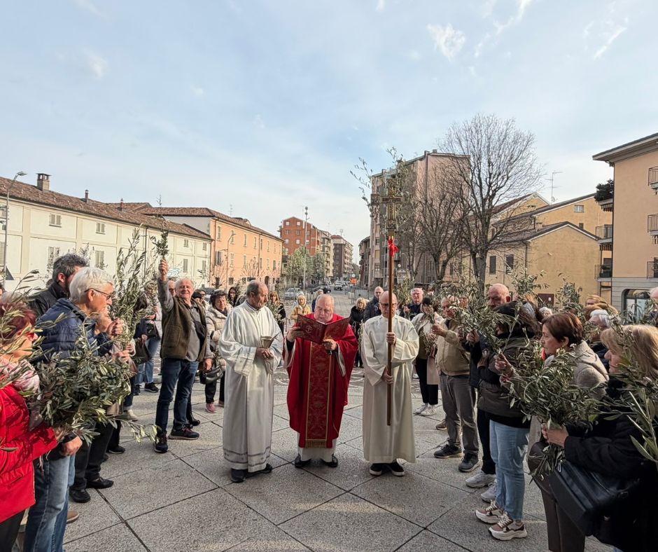 Domenica delle Palme: gioia dell’ingresso e mistero della Croce