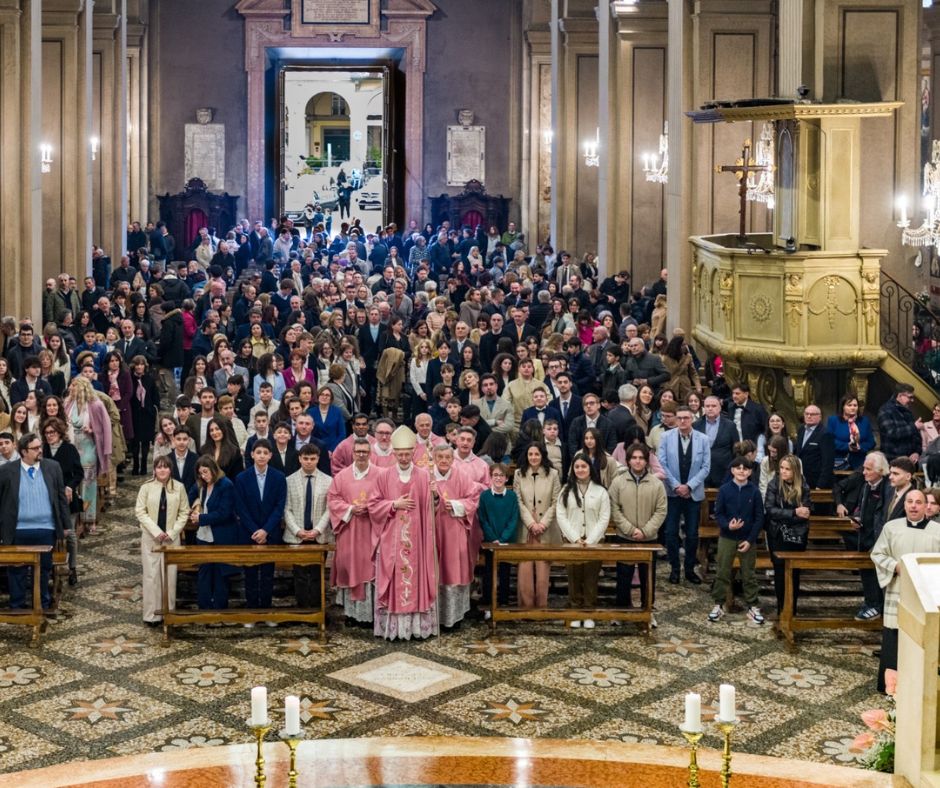 Un solo corpo, una sola anima: il dono della Cresima in Cattedrale con il vescovo Marini