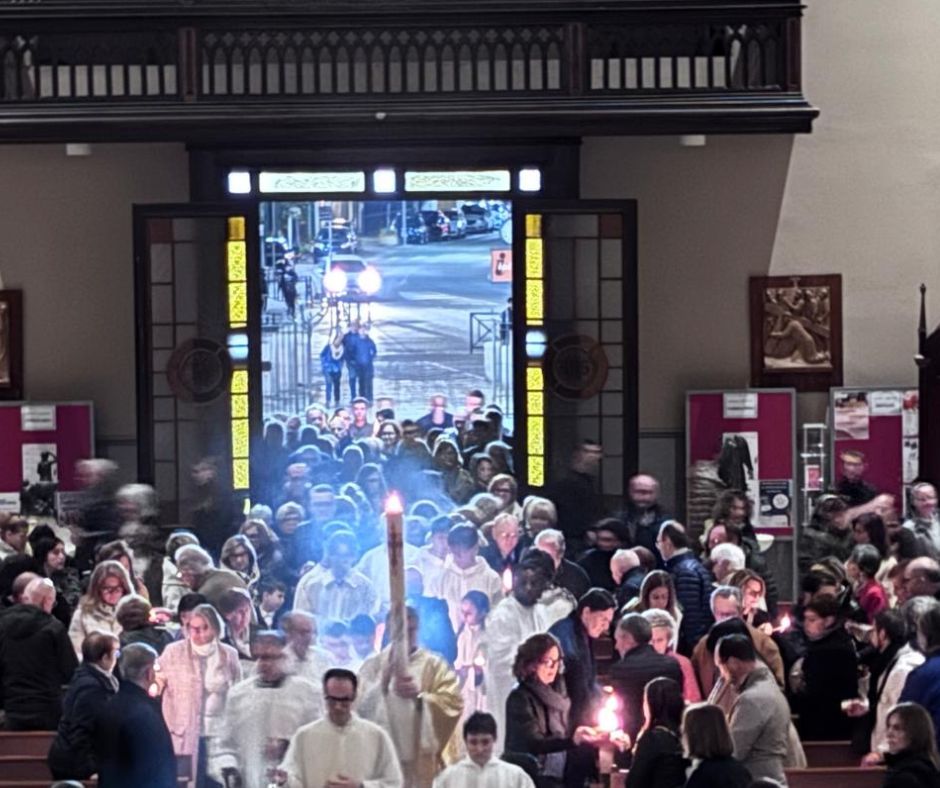 Veglia Pasquale: dal silenzio del sepolcro al grido della Risurrezione