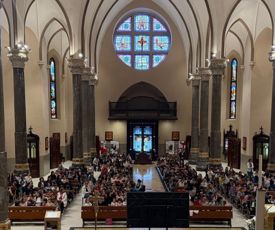 I bambini e ragazzi delle scuole in Santuario per Don Orione