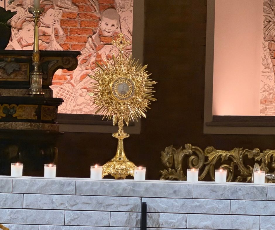 Uno in Cristo e nella missione: l’Adorazione Eucaristica comunitaria a San Bernardino
